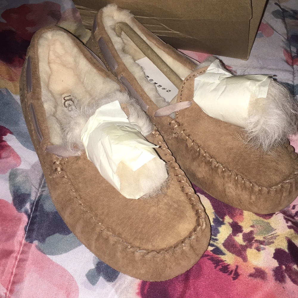 Uggs slippers Dakota Pom Poms